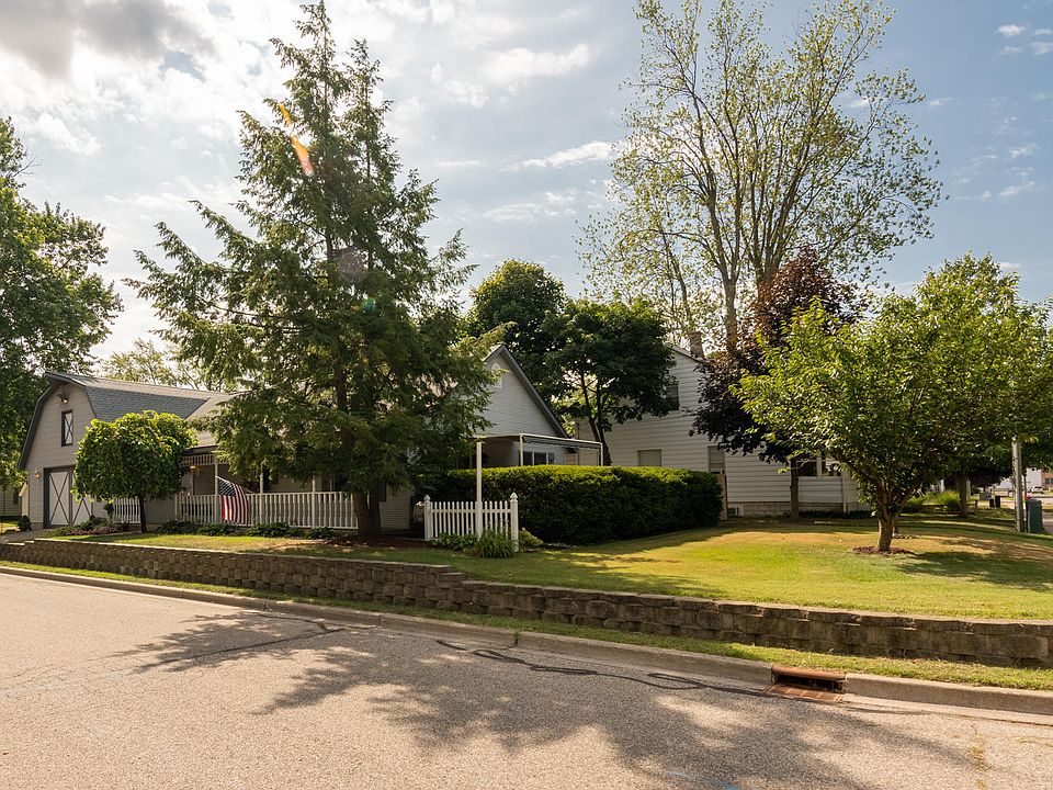 1st image of 150 W Garfield Ave