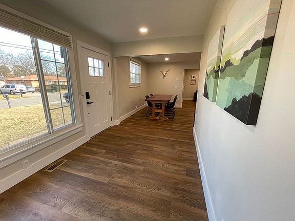 4th image of 3022 Creekwood Dr