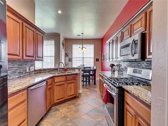 3rd image of 716 SW 156th Pl