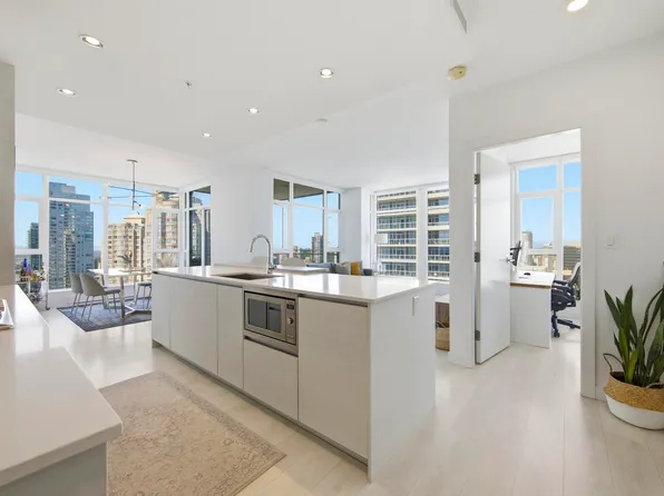 4670 Assembly Way #2506, Burnaby, BC V5H 0H3