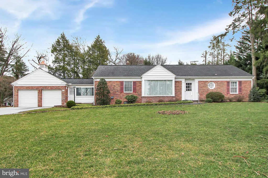 1275 Brockie Dr photo 1