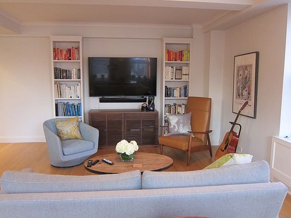 3rd image of 101 7th Ave #10L