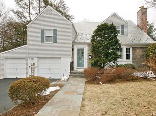 39 Wickford Rd, New Rochelle, NY 10801