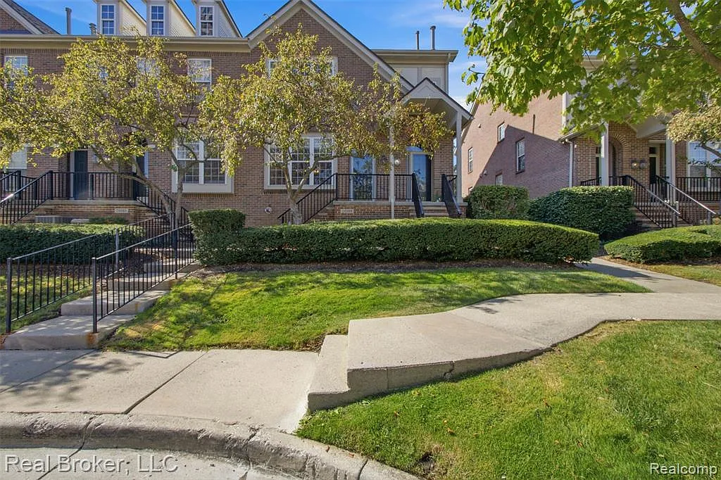 2 bed, 2.0 bath, 1250 sqft, $2,000 — Photo 1