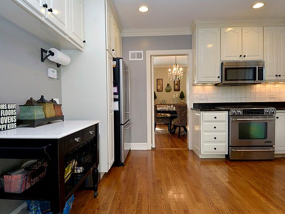 4th image of 636 S Belmont Ave