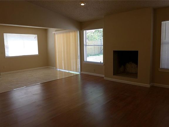 3rd image of 2404 Lexington Dr