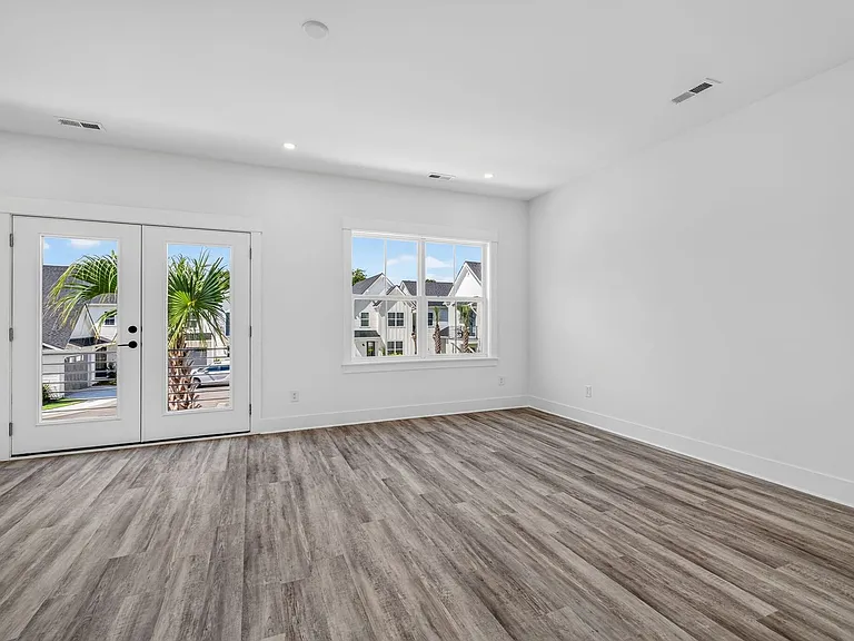 405 Oak Hammock Ct — Photo 35