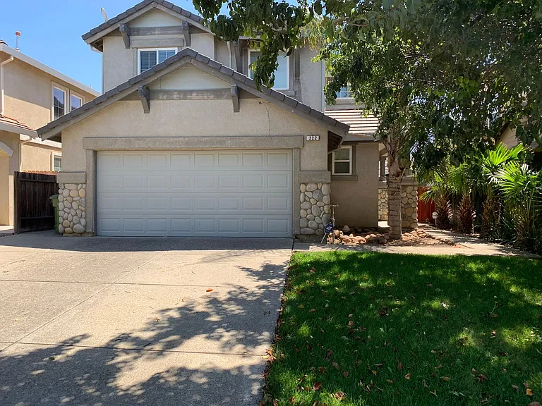 222 Whispering Oaks Ct — Photo 1