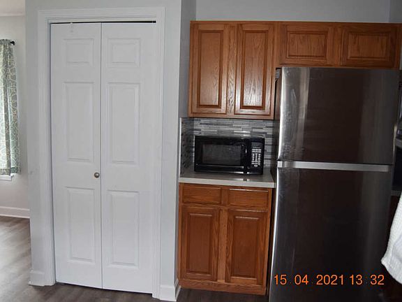 4th image of 160 Bachmann Ave