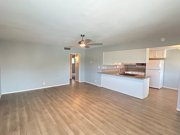 5th image of 5900 Stockdale Hwy APT 4