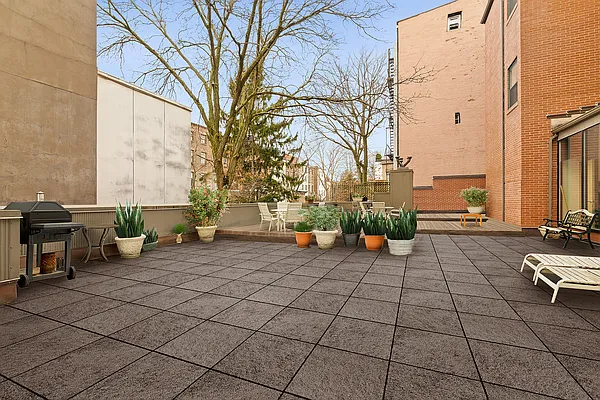 Sold by Compass | media 21