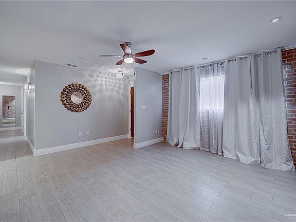 3rd image of 716 W Daffodil Ave