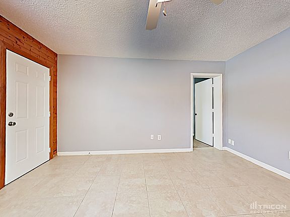 4th image of 400 Lake Palms Dr