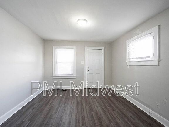 3rd image of 819 N Bradley Ave
