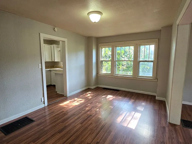 1521 W State St — Photo 3