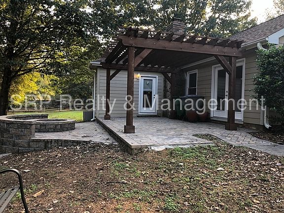 3rd image of 8617 Timbercrest Cres