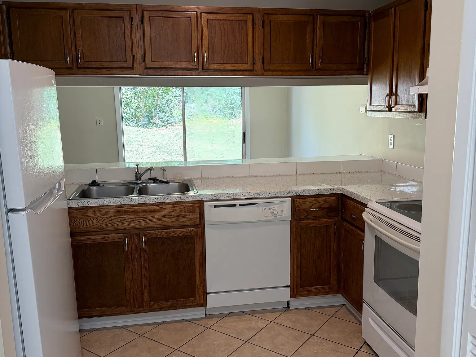 3 bed, 1191 sqft, $1,650 — Photo 2