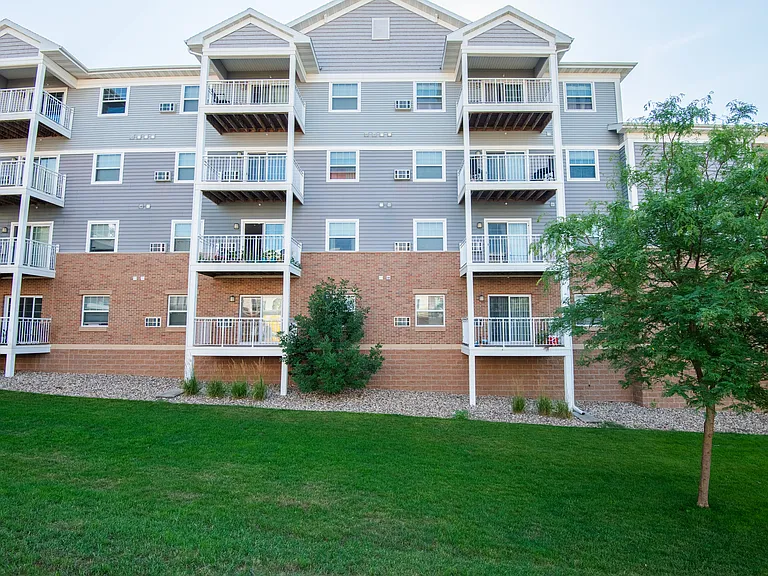Washington Village East — Photo 6