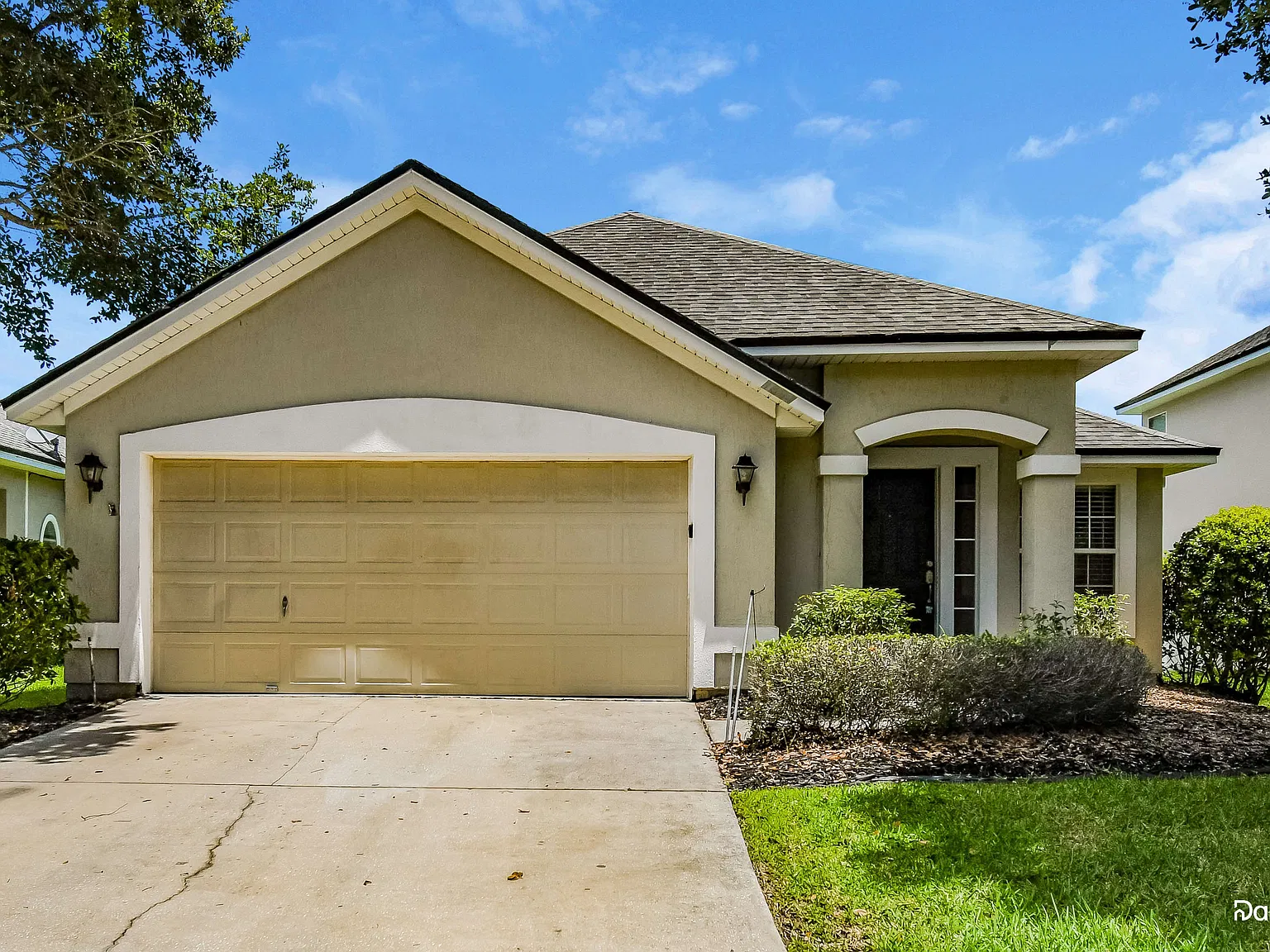 4 bed, 2.0 bath, 2118 sqft, $2,365 — Photo 1