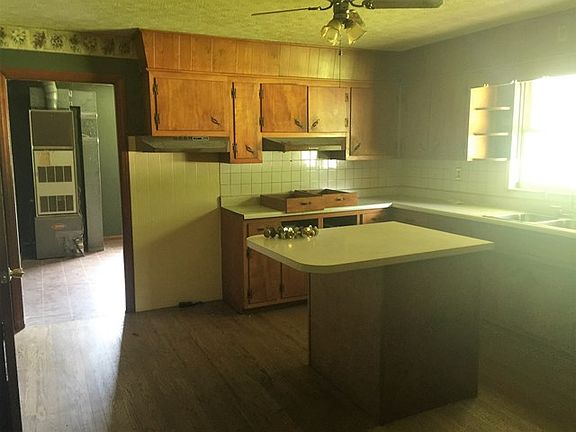5th image of 16 Topaz Ln