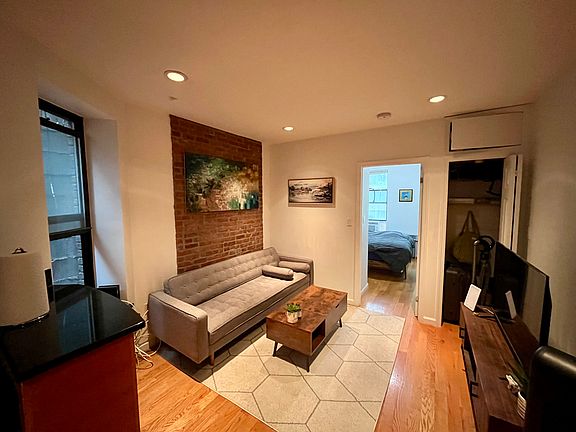 3rd image of 188 Orchard St