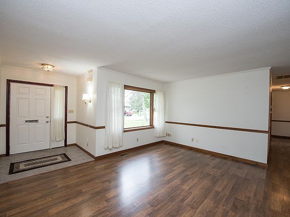 4th image of 3906 Kensington Dr