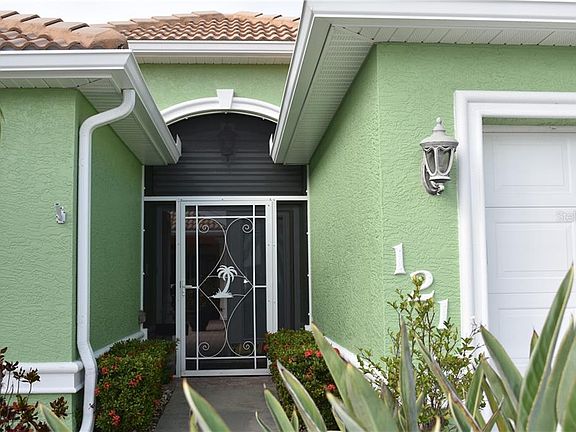 3rd image of 121 Valencia Lakes Dr