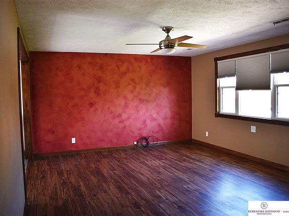 2nd image of 631 W 11th St