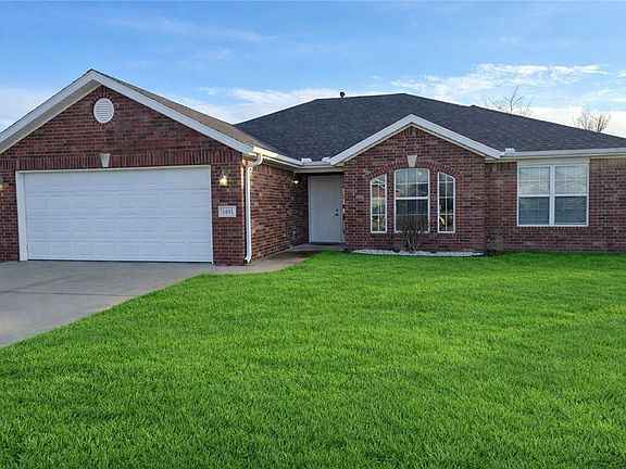 2nd image of 1041 Applewood Cir