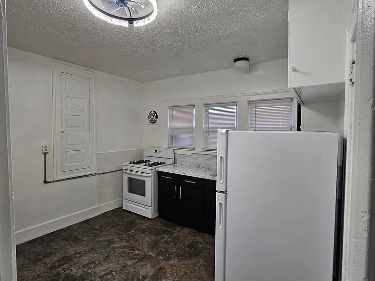 1929 Calvert St #2 — Photo 4