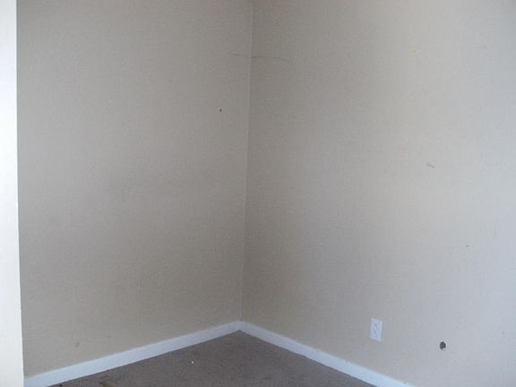 5th image of 213 Main St W