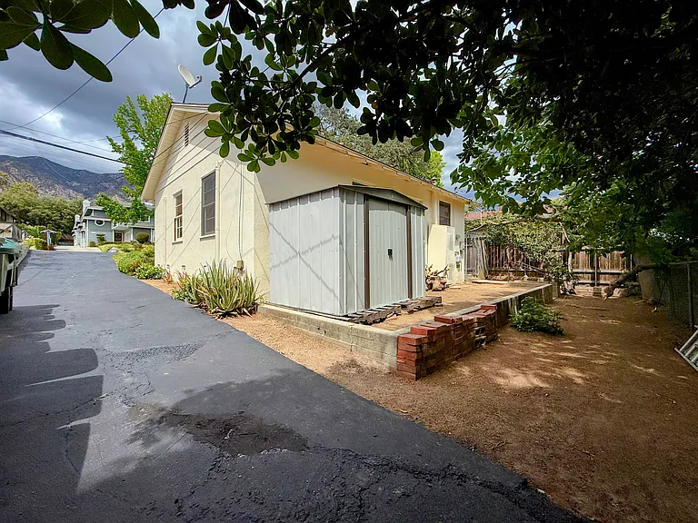 382 Mariposa Ave — Photo 13