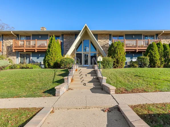 300 Opatrny Dr APT 107, Fox River Grove, IL 60021