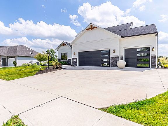3rd image of 576 Sandringham Pass