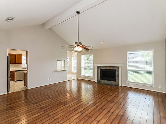 3rd image of 2203 Saint James Pl