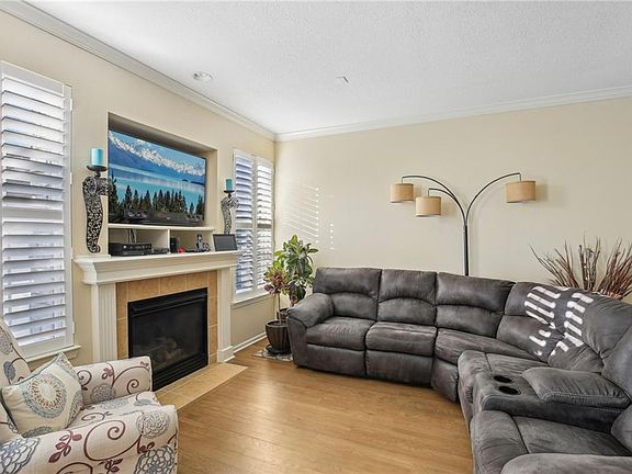 3rd image of 16173 Linden St