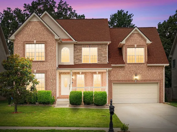 2912 Brewster Dr, Clarksville, TN 37042