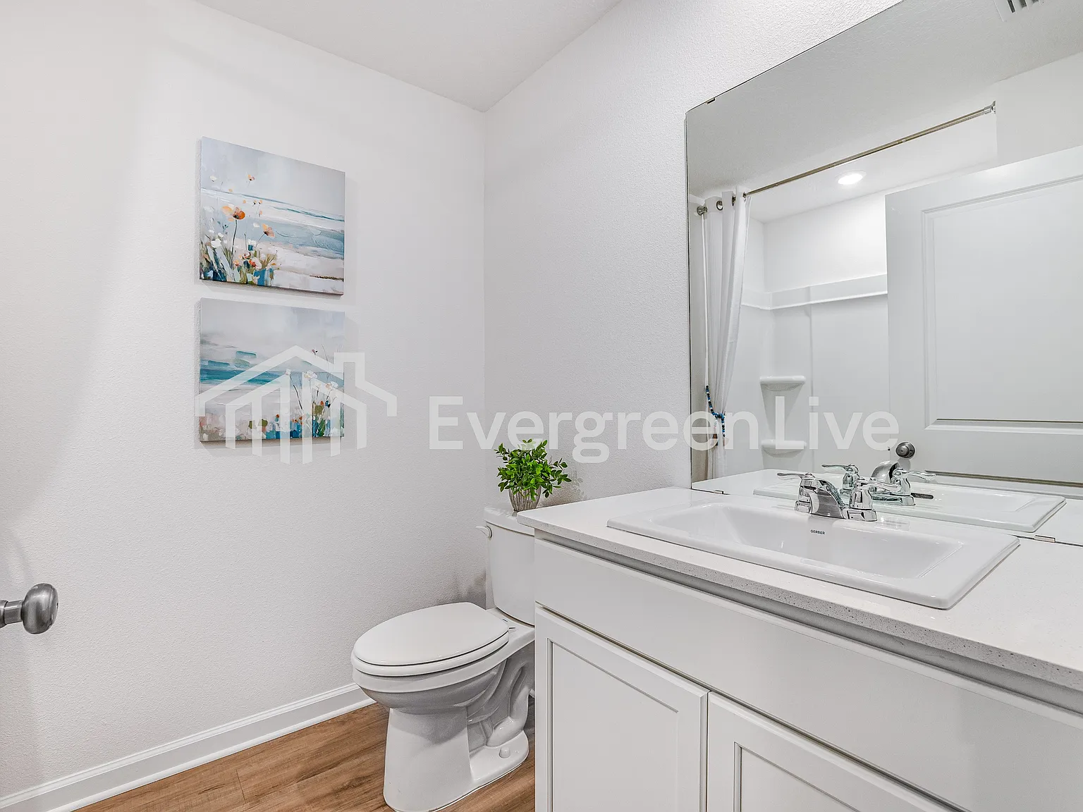 4 bed, 2.0 bath, 1760 sqft, $1,605 — Photo 2