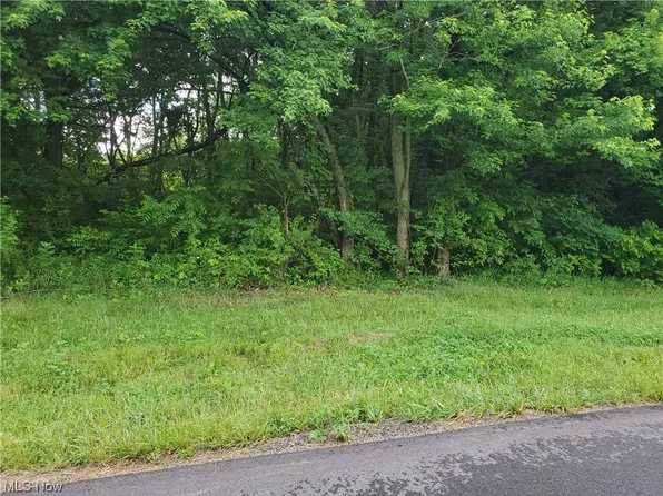 7032 Kemary Ave SW, Navarre, OH 44662