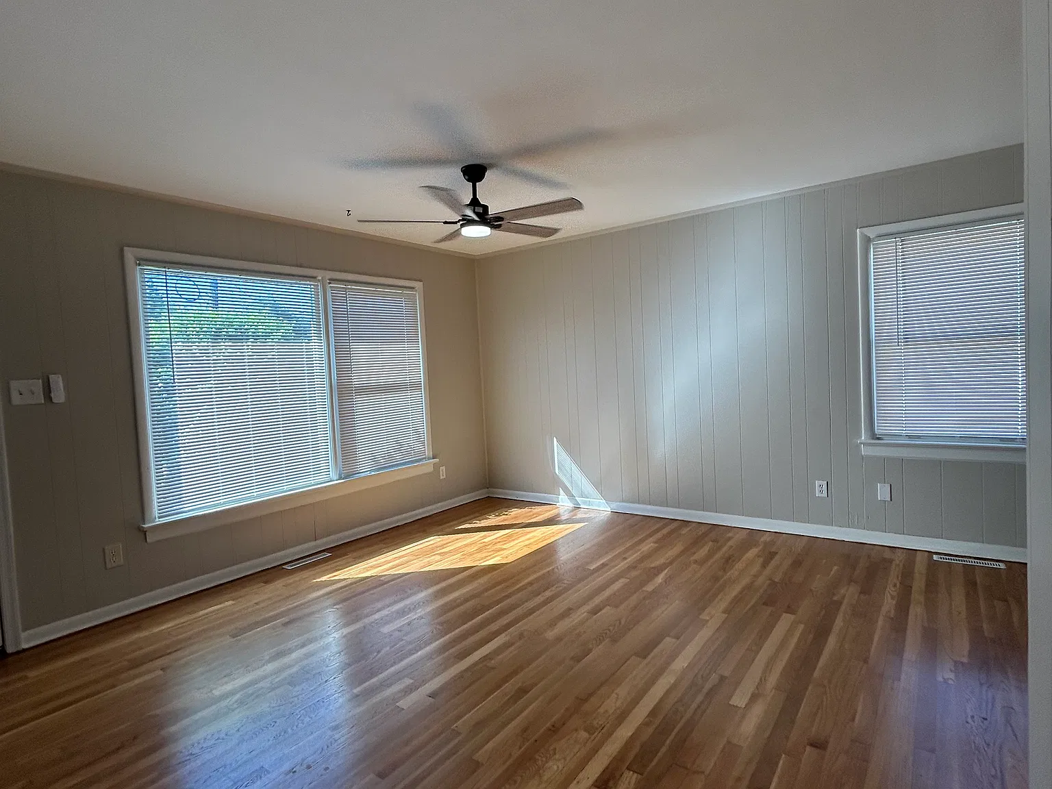 3 bed, 1090 sqft, $1,900 — Photo 4