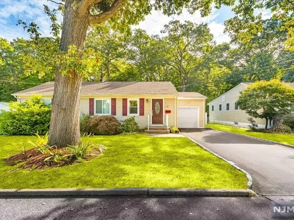 13 Banta Ct, Mahwah, NJ 07430