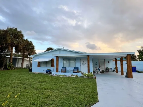 1684 NE Hilltop St, Jensen Beach, FL 34957