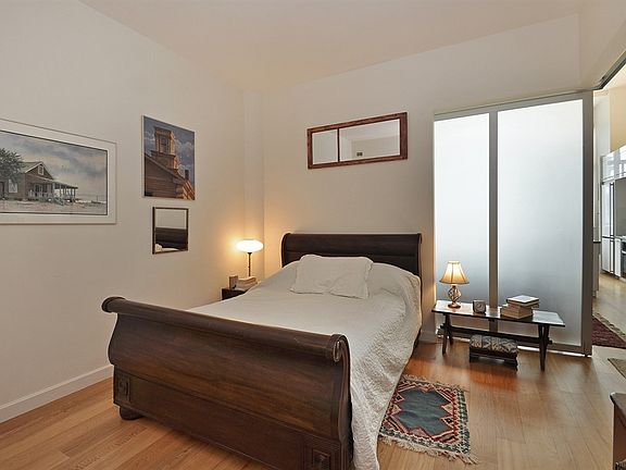 4th image of 2728 Thomson Ave
