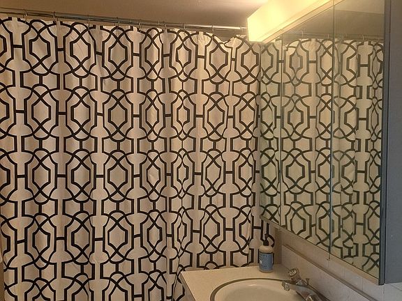 4th image of 300 Circle Ave APT 4I