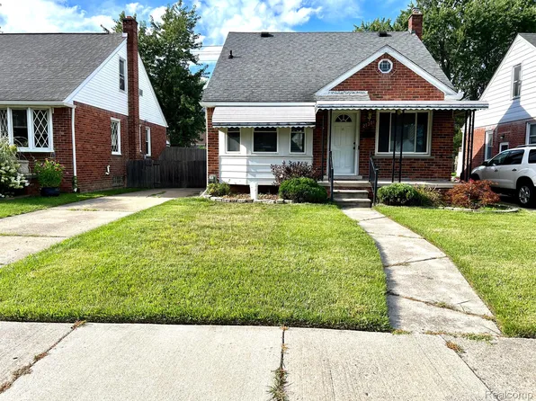 21301 Frazho St, Saint Clair Shores, MI 48081