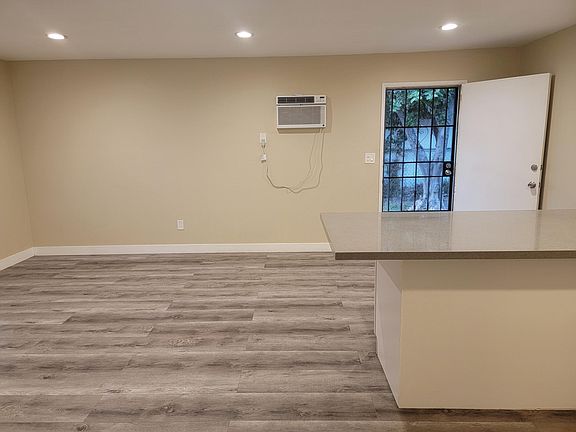 3rd image of 1275 Wall Ave #1