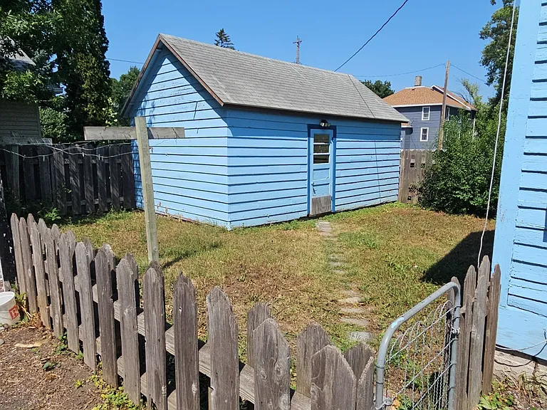 255 4th Ave NE — Photo 19