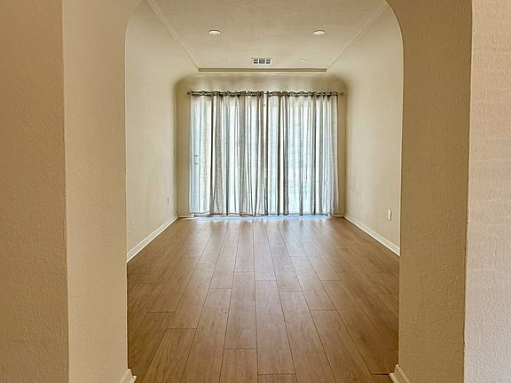 Charming entry to formal dining room