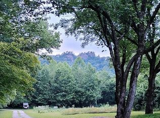 456 Natural Bridge Rd, Slade, KY 40376