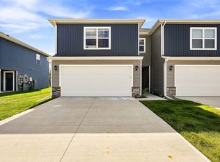 831 Oak Dr, Palo, IA 52324